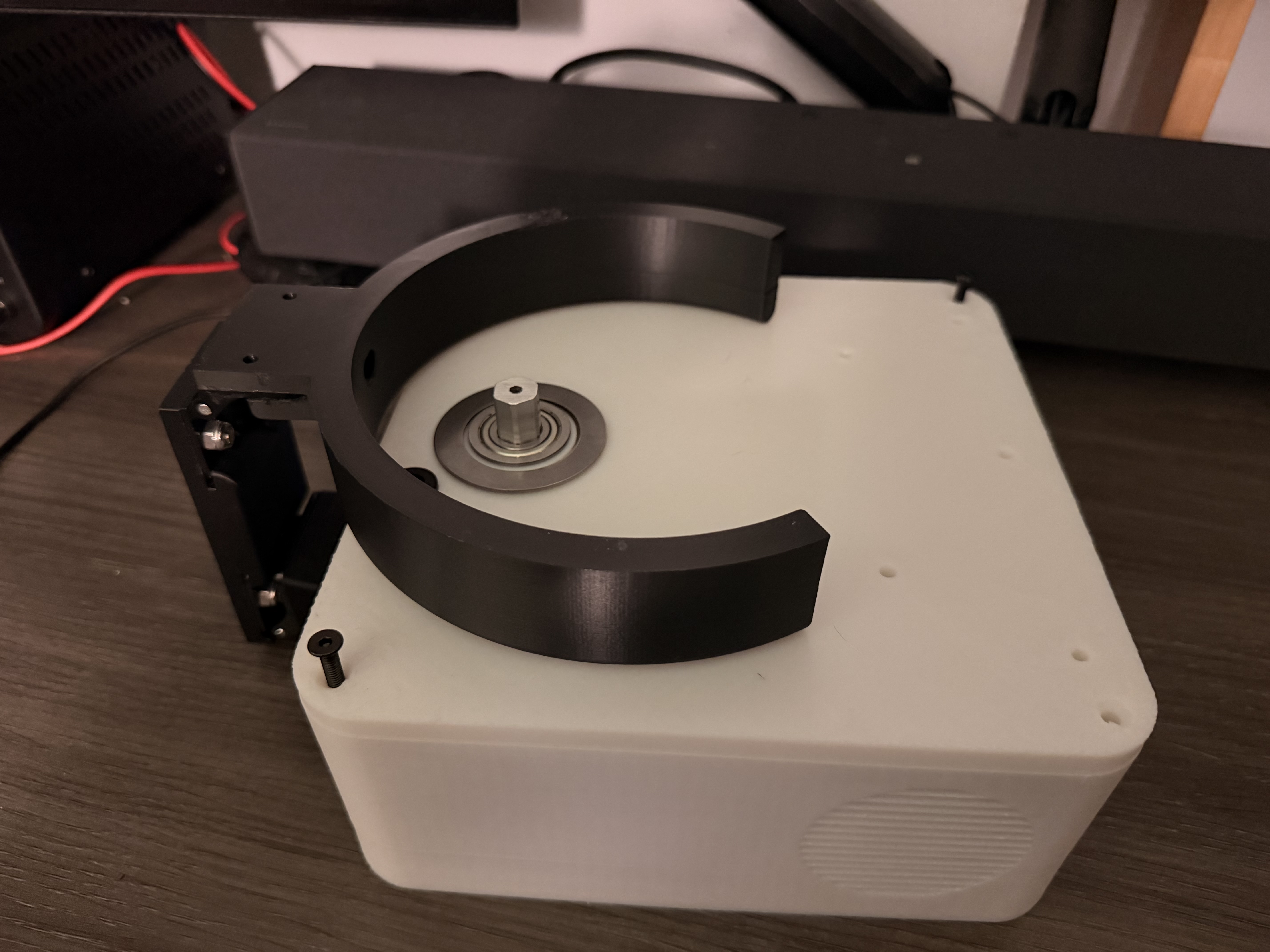 Integrated folding plate holder